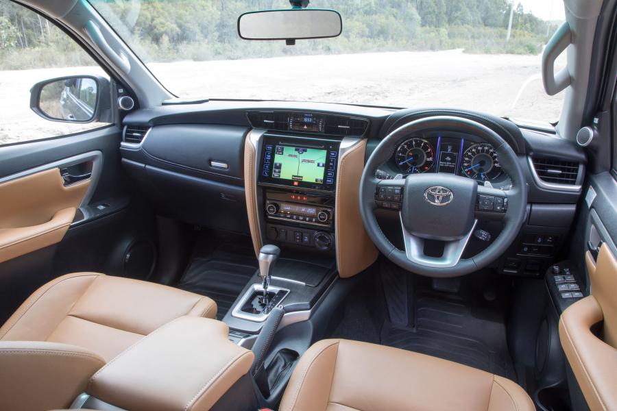 Торпедо Toyota Fortuner Crusade (AN160) 2015 года  (AU) (фото 33 из 37)